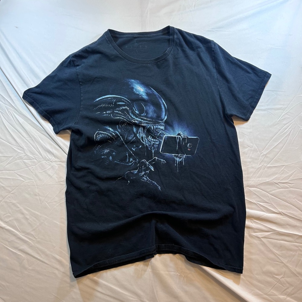 Alien Movie Xenomorph Selfie Graphic T-Shirt Mens Large Black Sci-Fi Horror Tee